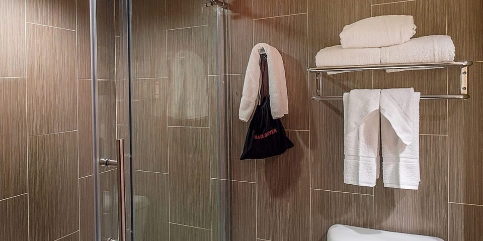 HoteLumiere Superior Suite, 1 King Bed (Corner) | Bathroom | Shower, hair dryer, towels