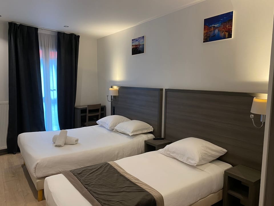 Triple Room | Desk, soundproofing, iron/ironing board (on request), cribs (free)