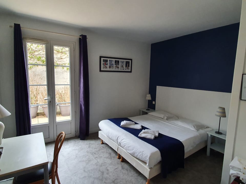 Deluxe Double Room, Bathtub | Desk, soundproofing, free WiFi, bed sheets