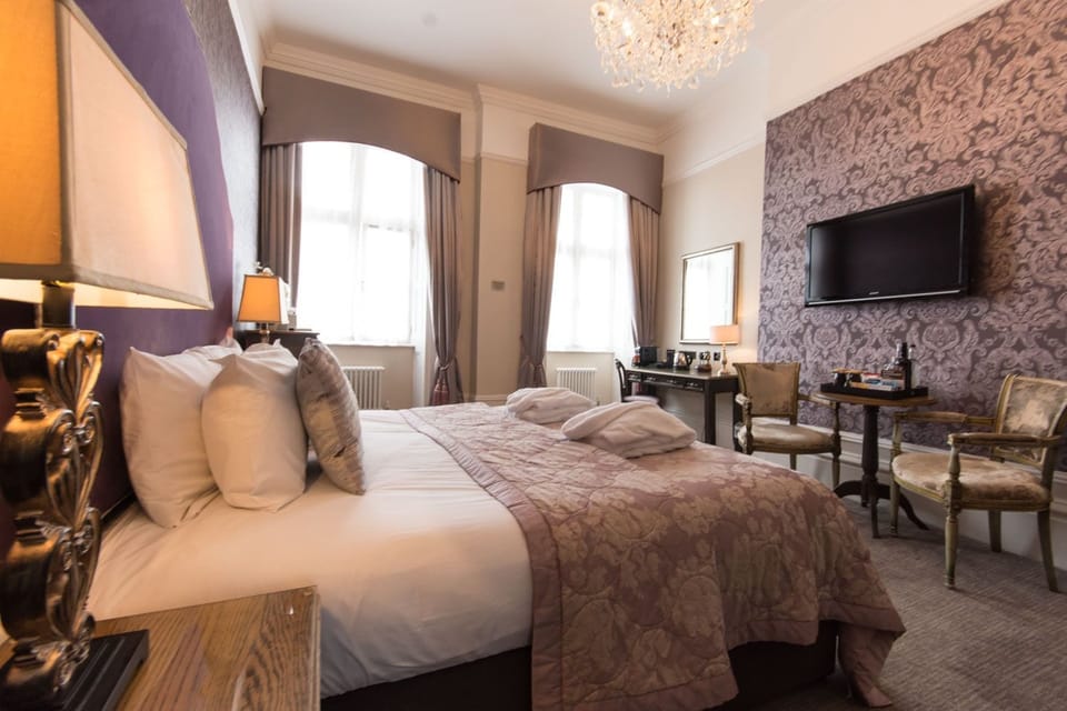 Standard Room (Feature) | In-room safe, desk, iron/ironing board, free cribs/infant beds
