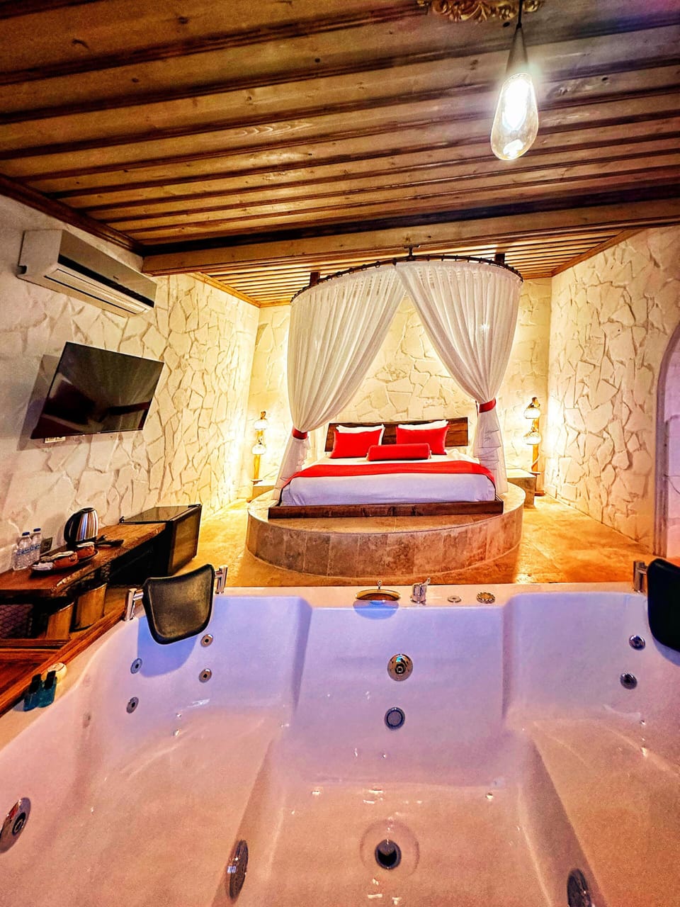 Exclusive Suite, Private Pool | 1 bedroom, Egyptian cotton sheets, premium bedding