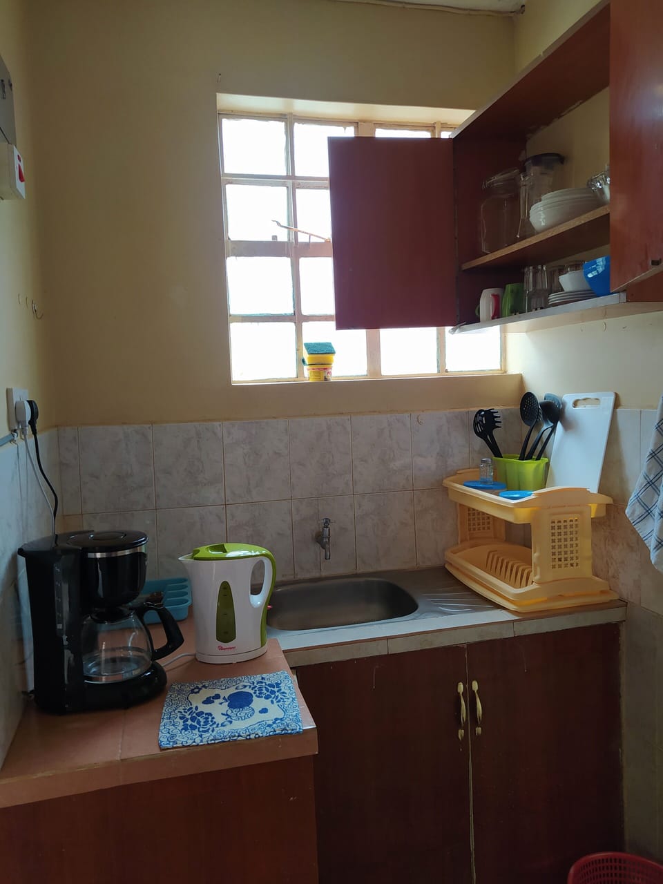 Economy Studio | Private kitchenette | Shared fridge, microwave, stovetop, cookware/dishes/utensils