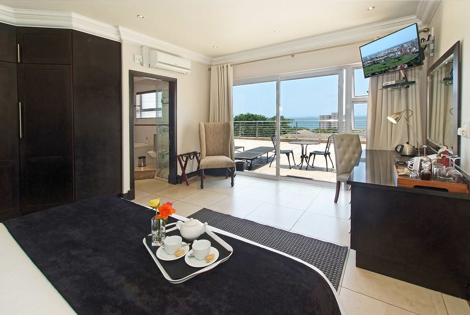 Executive Suite Conference Center  | Minibar, in-room safe, desk, free WiFi