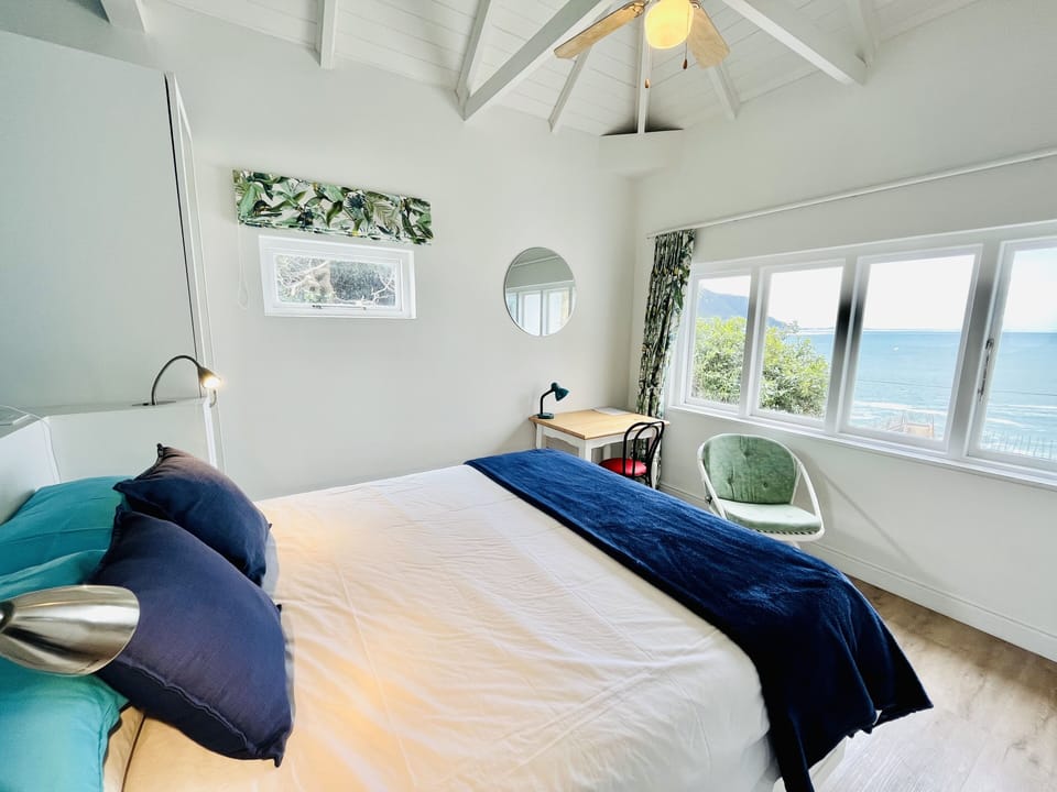 5 - Isis Room, Deluxe Sea View | Premium bedding, individually decorated, individually furnished, desk
