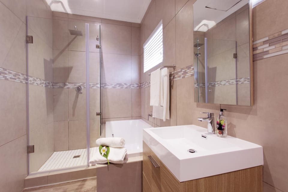 Separate tub and shower, deep soaking tub, free toiletries, hair dryer