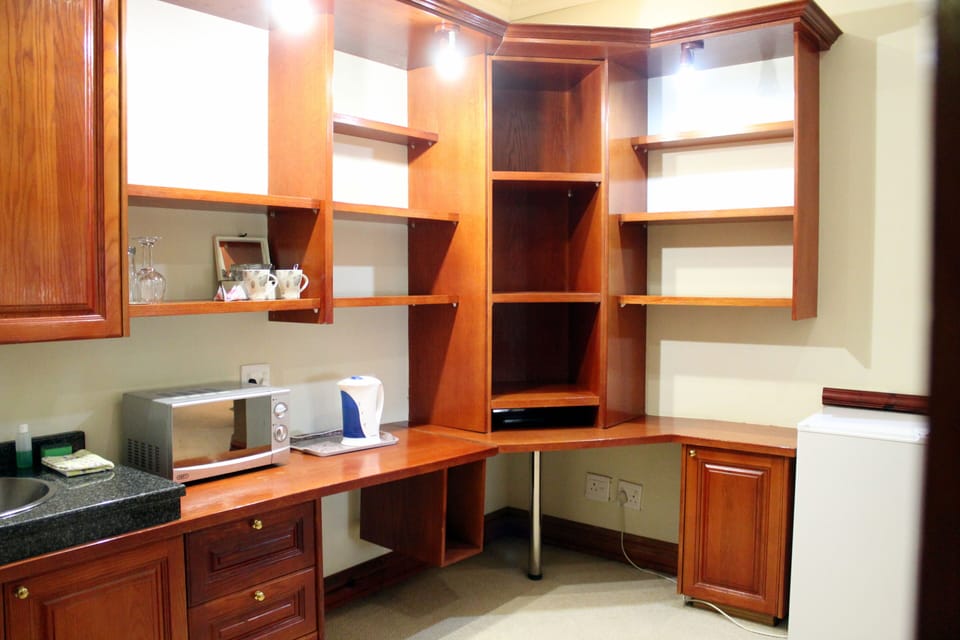 Executive Room (Eland) | Private kitchen | Fridge, microwave, electric kettle