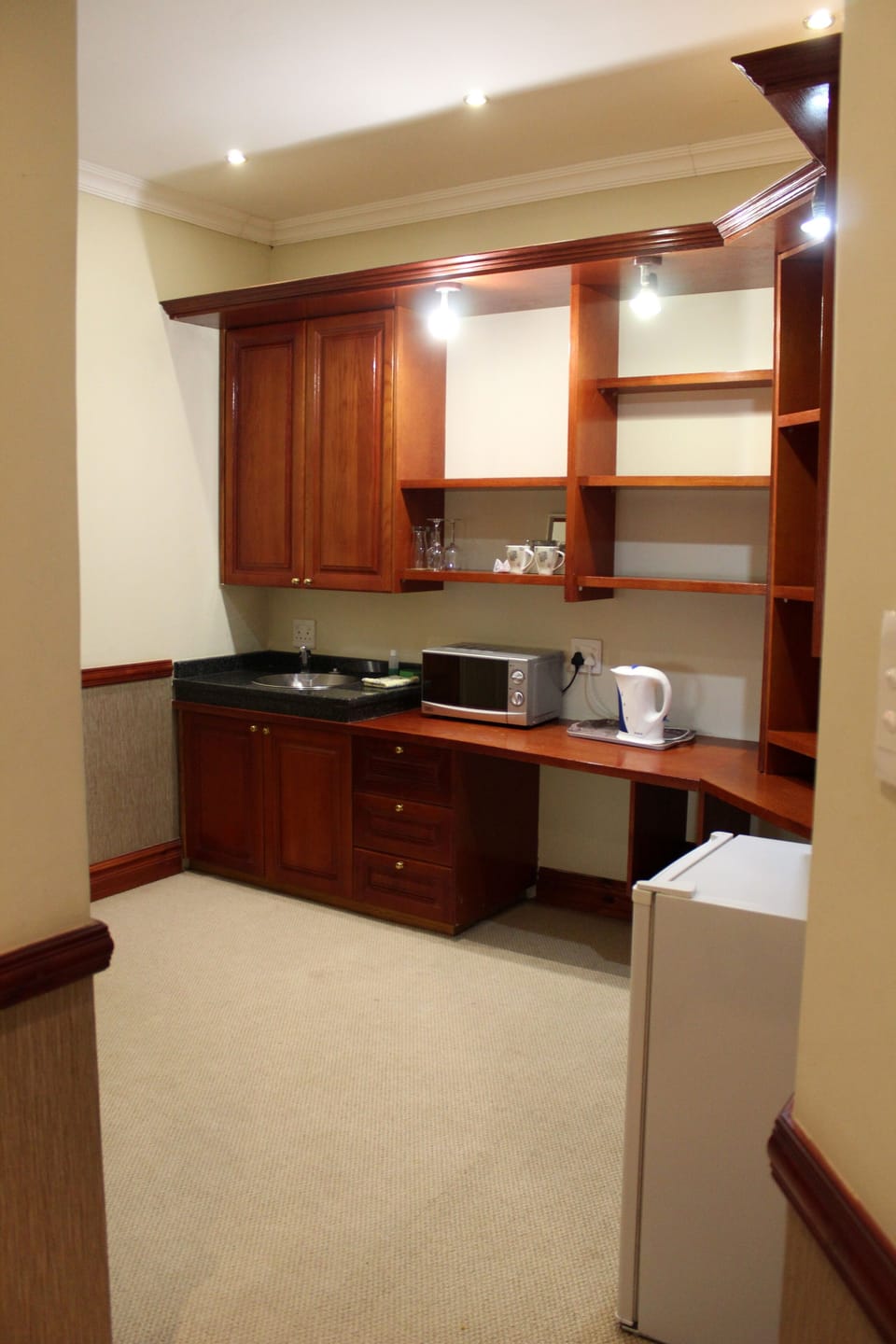 Executive Room (Eland) | Private kitchen | Fridge, microwave, electric kettle