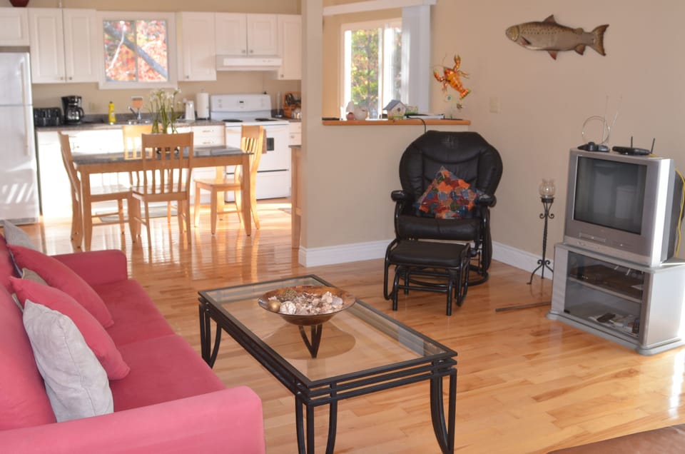 Family House, 2 Bedrooms, Patio, Ocean View | Private kitchen | Fridge, microwave, coffee/tea maker, toaster