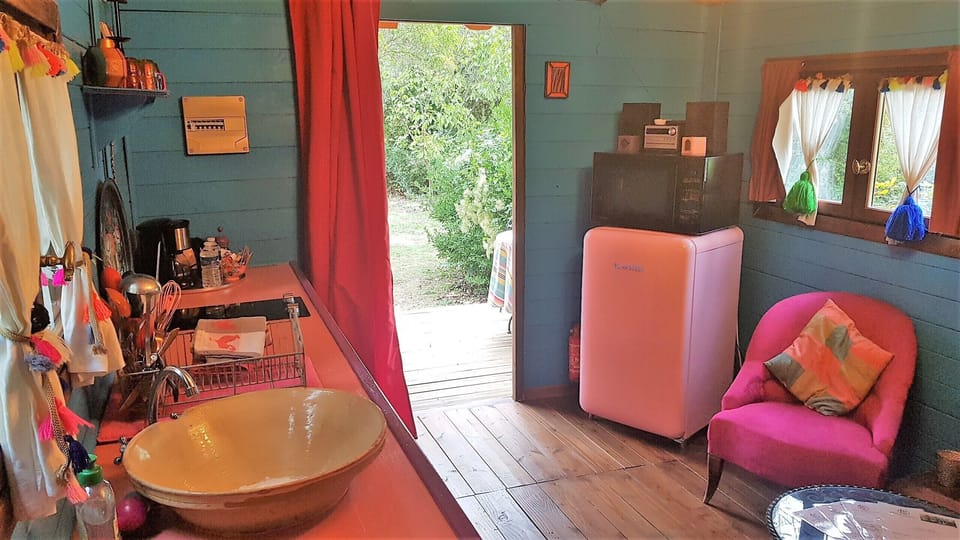 Mobile Home, Park View (Roulotte Alpilles) | Private kitchen | Highchair