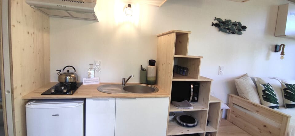 House, Courtyard View (Tiny House) | Private kitchen | Highchair