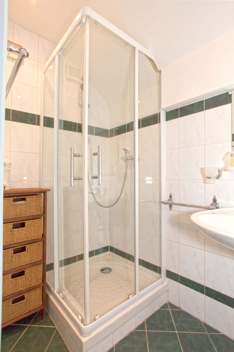Standard Double Room, Mountain View | Bathroom | Shower, free toiletries, hair dryer, towels