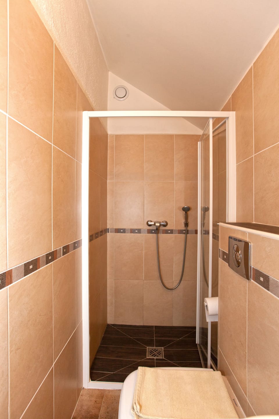 Family Quadruple Room, Mountain View | Bathroom | Shower, free toiletries, hair dryer, towels