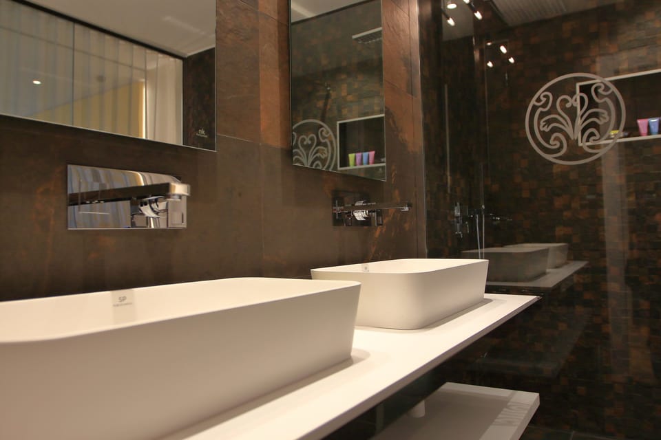 Superior Suite, 1 Bedroom, Private Bathroom | Bathroom | Free toiletries, hair dryer, bathrobes, slippers