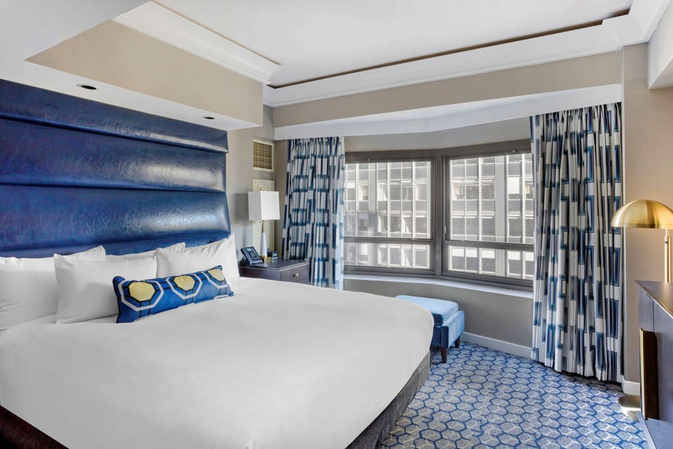 2 Bedroom 2 King Suite with Queen Sofabed | Hypo-allergenic bedding, in-room safe, desk, laptop workspace