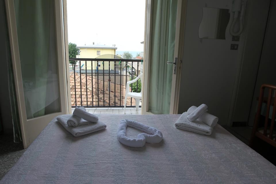 In-room safe, desk, soundproofing, free WiFi