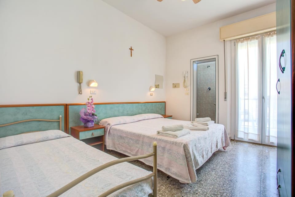 In-room safe, desk, soundproofing, free WiFi