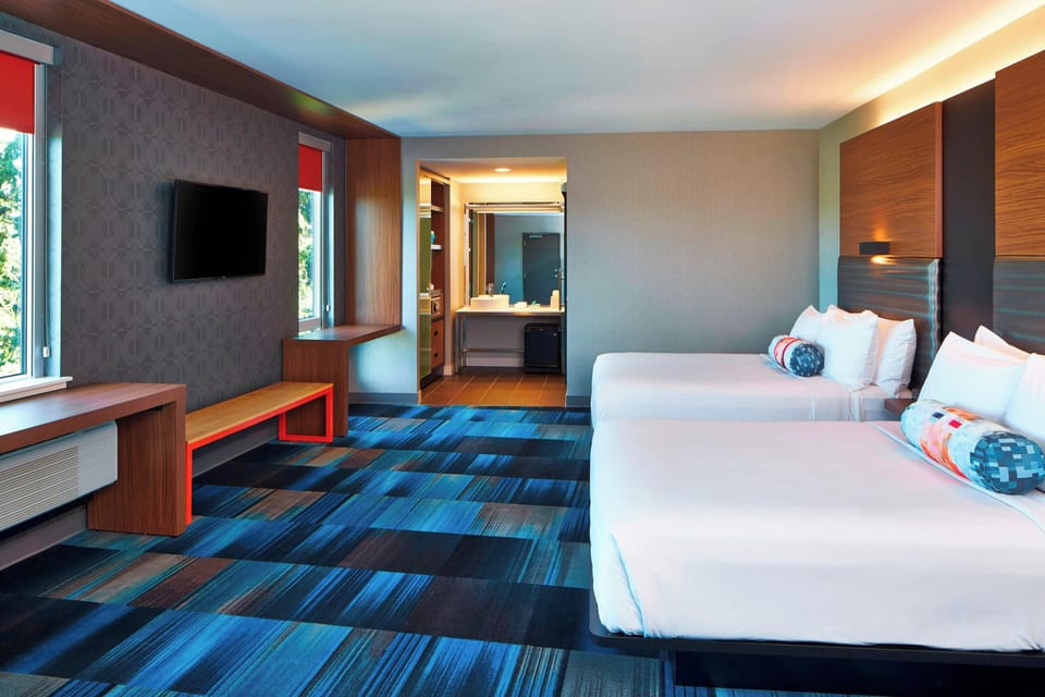 Premium bedding, in-room safe, desk, laptop workspace