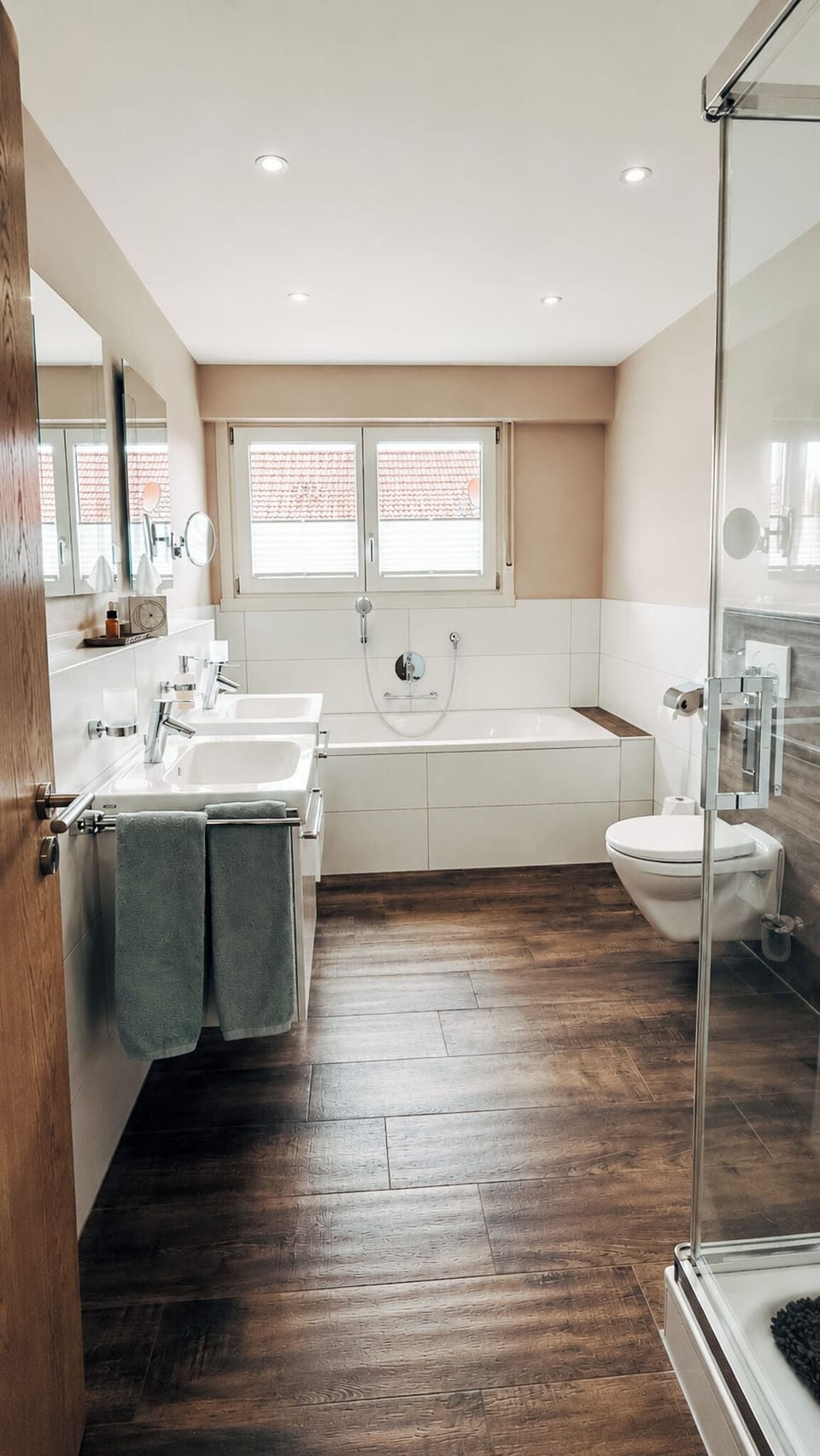 Comfort Double Room | Bathroom | Free toiletries, hair dryer, bathrobes, heated floors (bathroom)