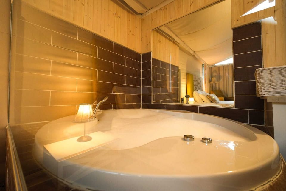Tent, Jetted Tub | Minibar, free WiFi