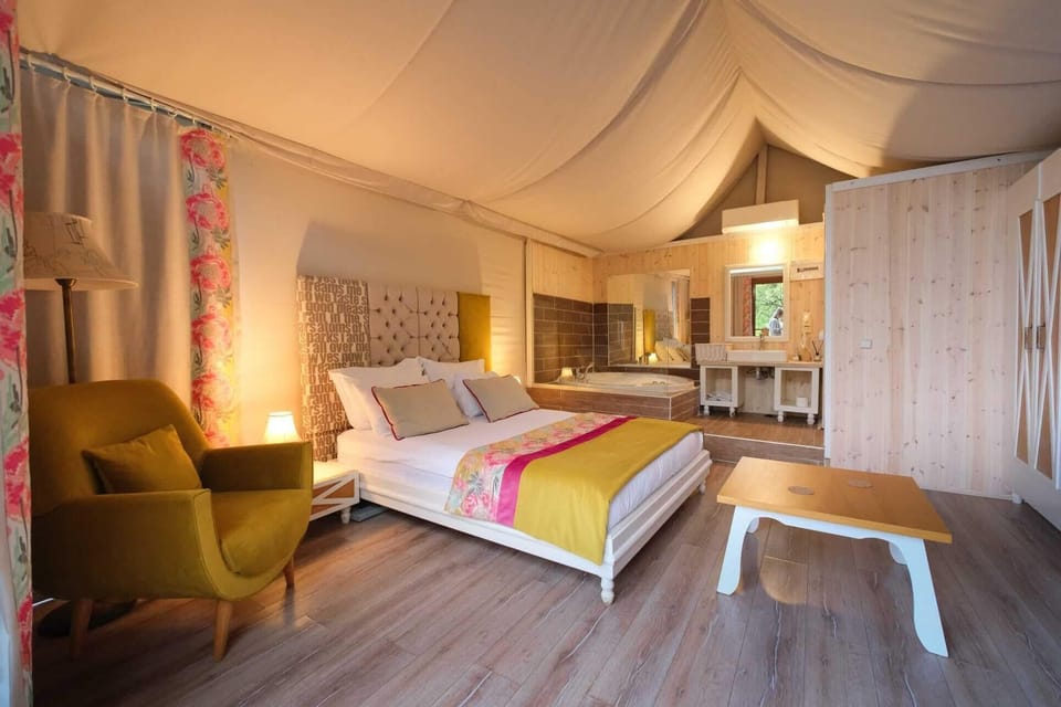 Tent, Jetted Tub | Minibar, free WiFi