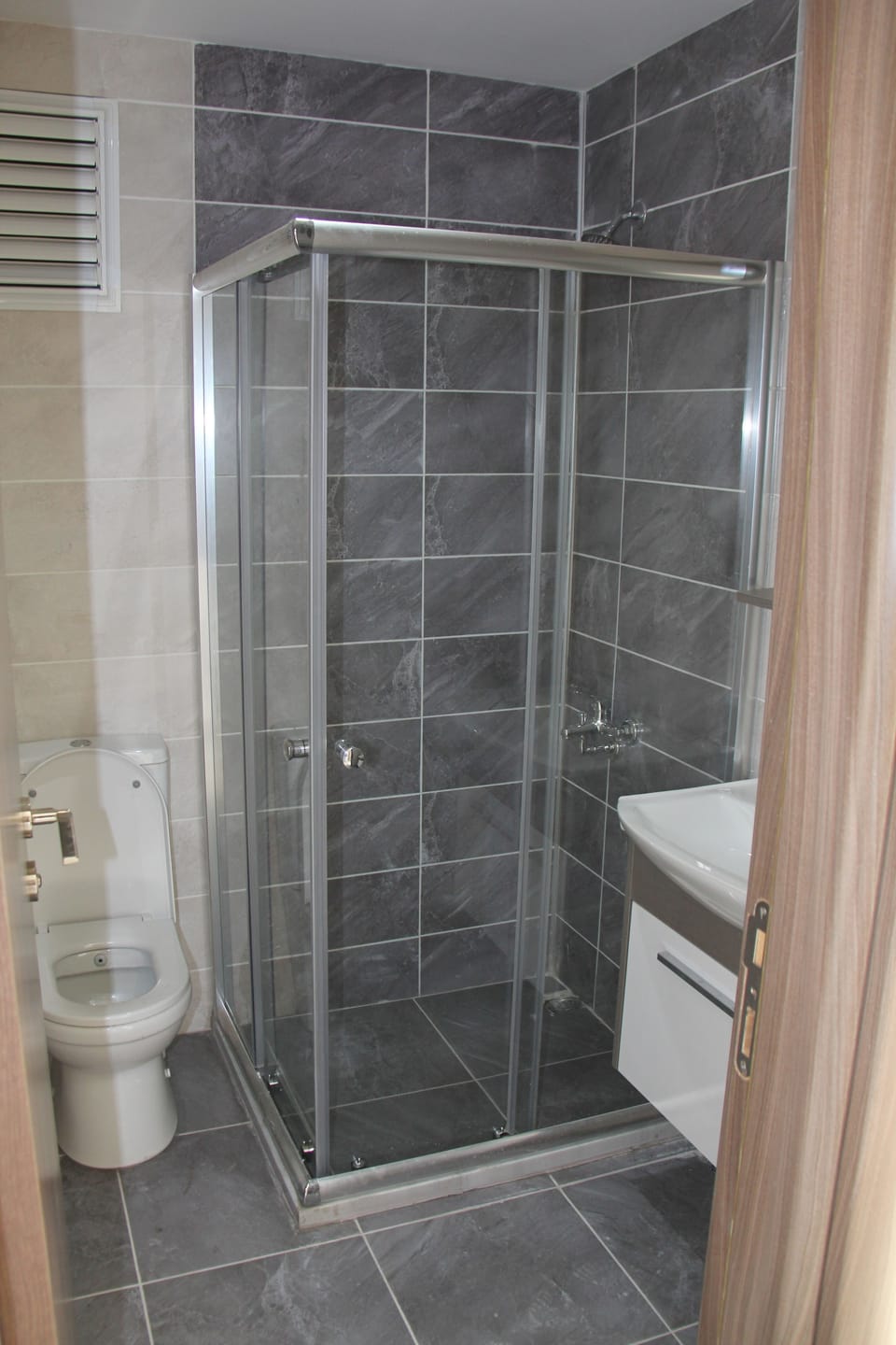 Shower, free toiletries, hair dryer, slippers