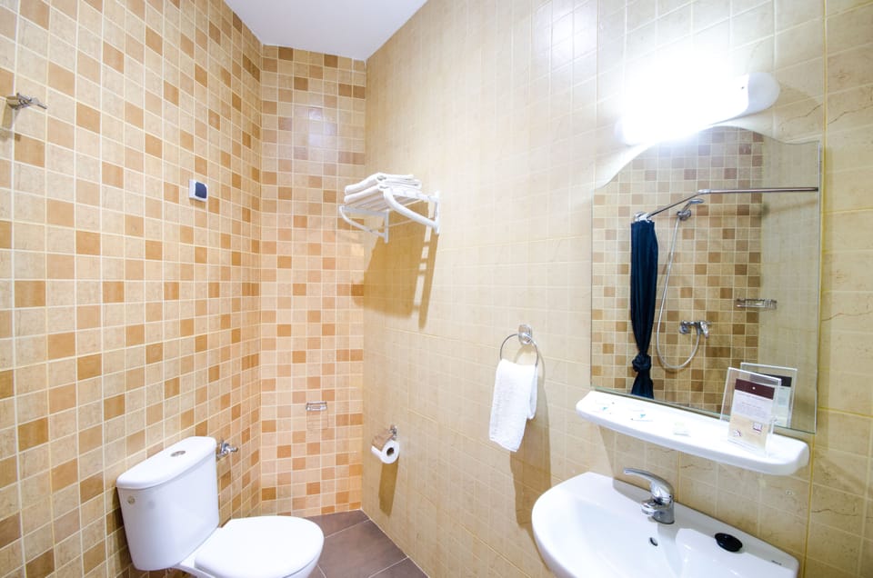 Shower, rainfall showerhead, towels