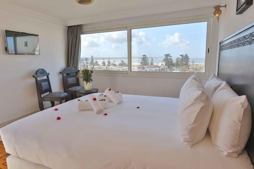 Premium bedding, blackout drapes, free cribs/infant beds, free WiFi