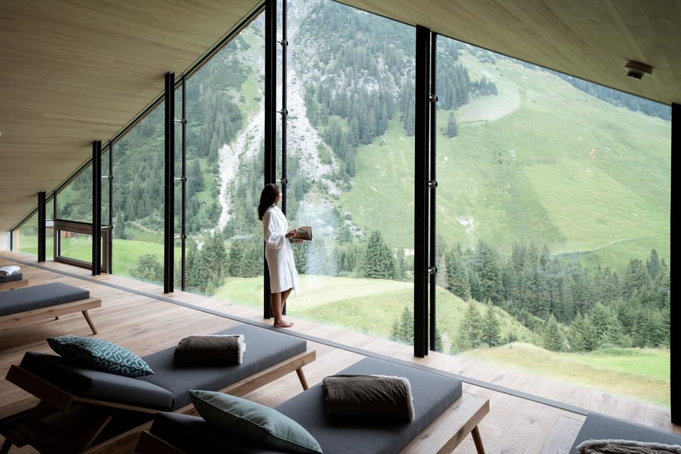 Sauna, hot tub, steam room, body treatments, hot stone massages