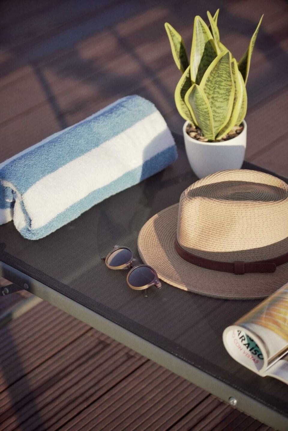 Seasonal outdoor pool, a rooftop pool, pool umbrellas, sun loungers