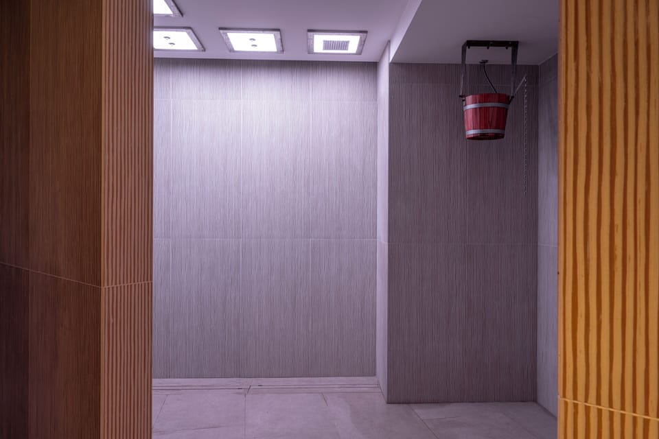 Sauna, hot tub, steam room, Swedish massages, sports massages, massages