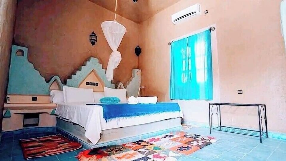 Blackout drapes, cribs (free), WiFi (free)