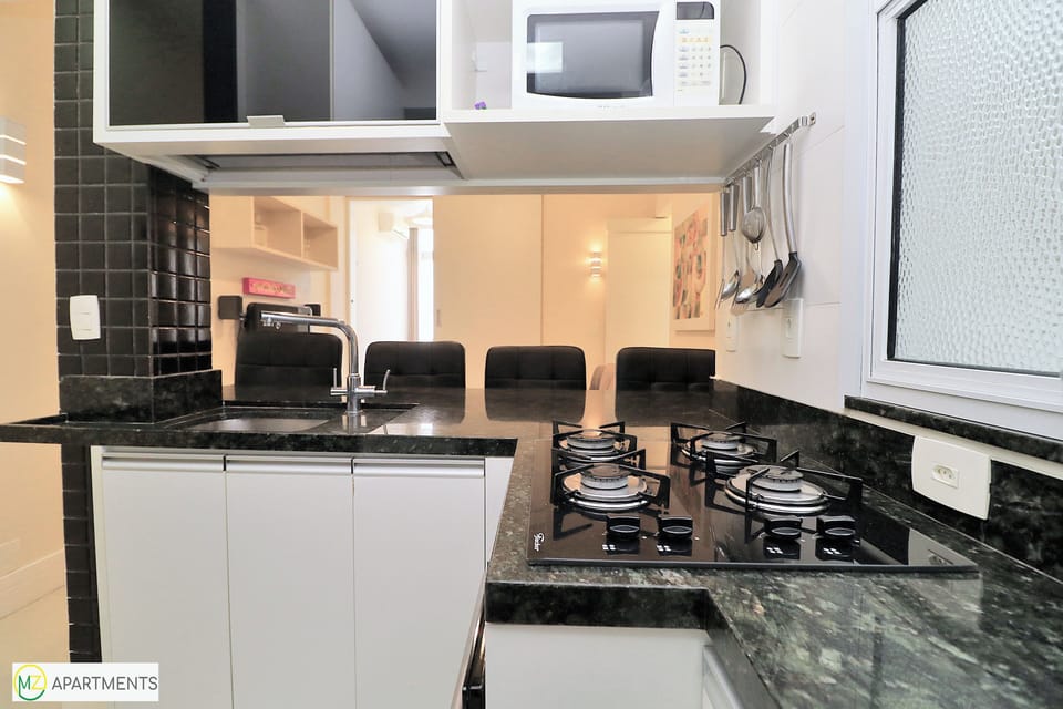 Comfort Apartment, 2 Bedrooms, Kitchen, City View | Private kitchen | Oven, stovetop, cookware/dishes/utensils