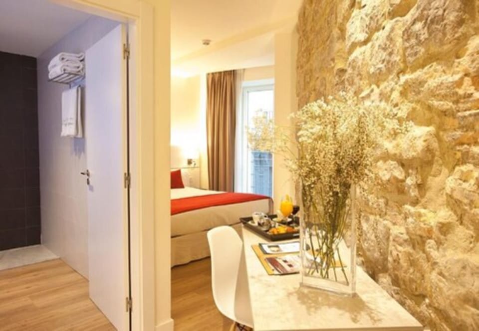 Room, 1 King Bed, Balcony | In-room safe, desk, blackout drapes, soundproofing