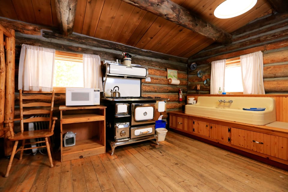 Burton Cabin | Private kitchen | Coffee/tea maker, toaster, cookware/dishes/utensils, paper towels