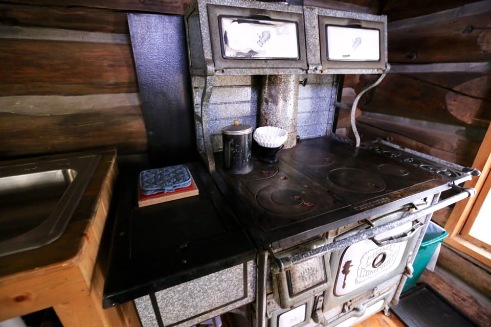 Hilltop Cabin | Individually decorated, individually furnished, bed sheets