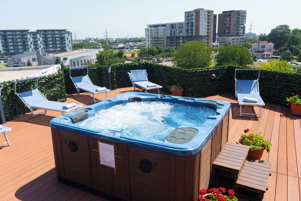 Outdoor pool, sun loungers