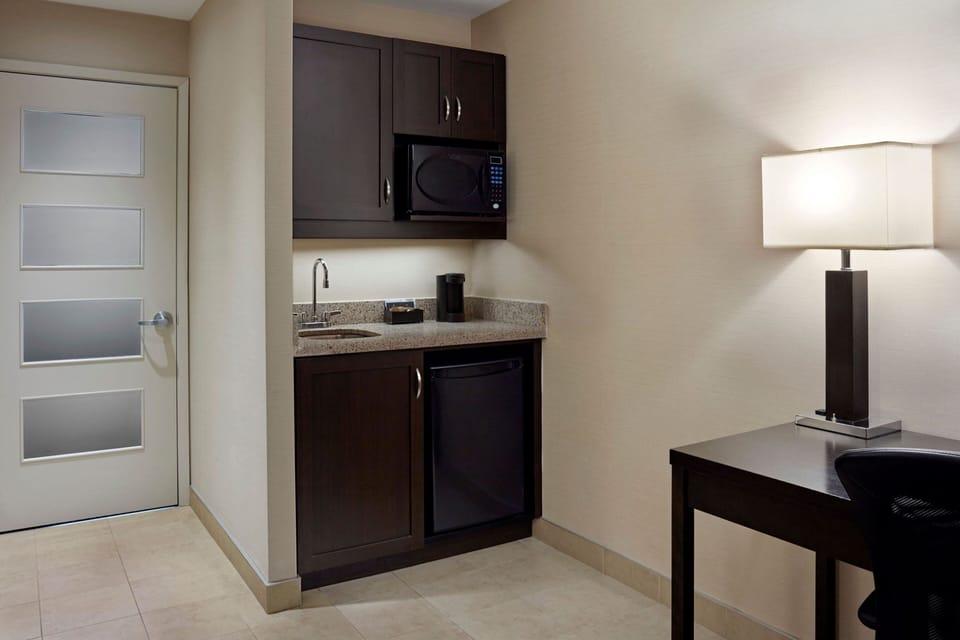 Coffee/tea maker, mini-fridge, electric kettle