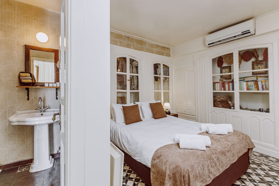 Standard Room | Minibar, in-room safe, iron/ironing board, free WiFi