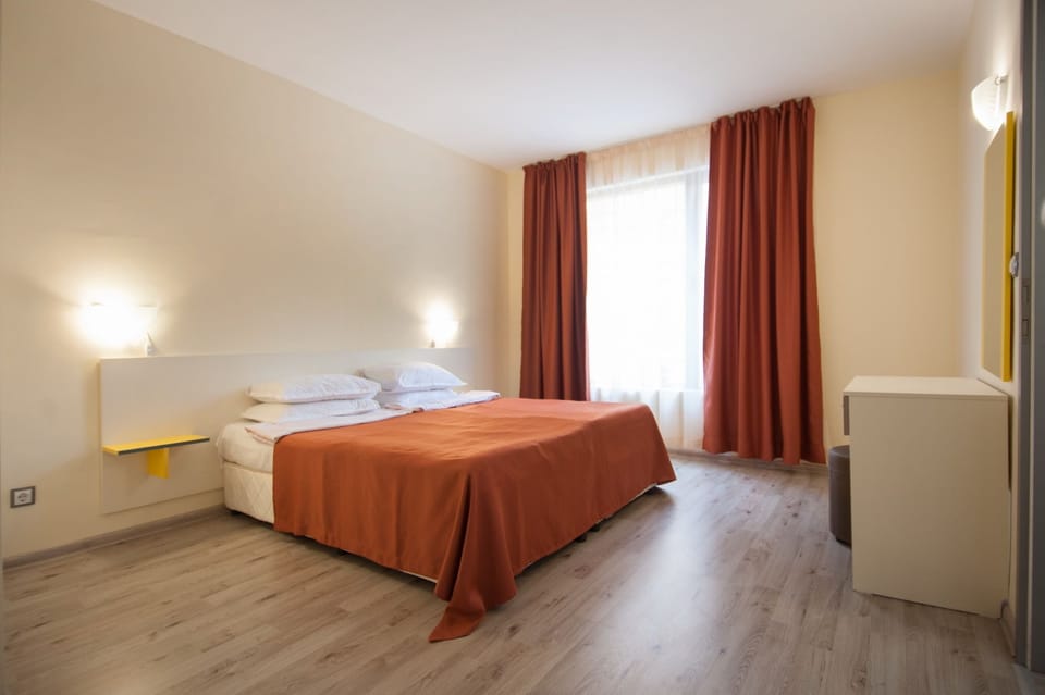 Basic Apartment, 1 Bedroom, Balcony | Hypo-allergenic bedding, soundproofing, iron/ironing board, bed sheets