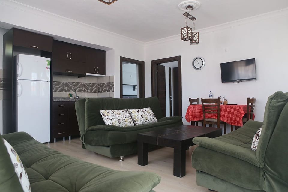 Grand Suite, Non Smoking, Garden View | In-room safe, desk, free WiFi