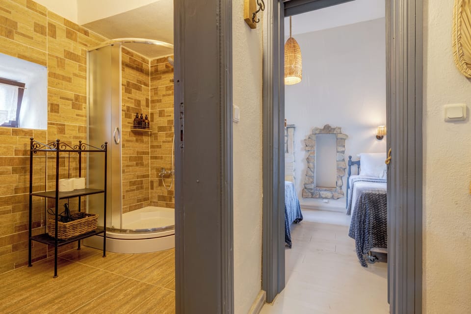Family Room with Veranda | Bathroom | Shower, free toiletries, hair dryer, slippers
