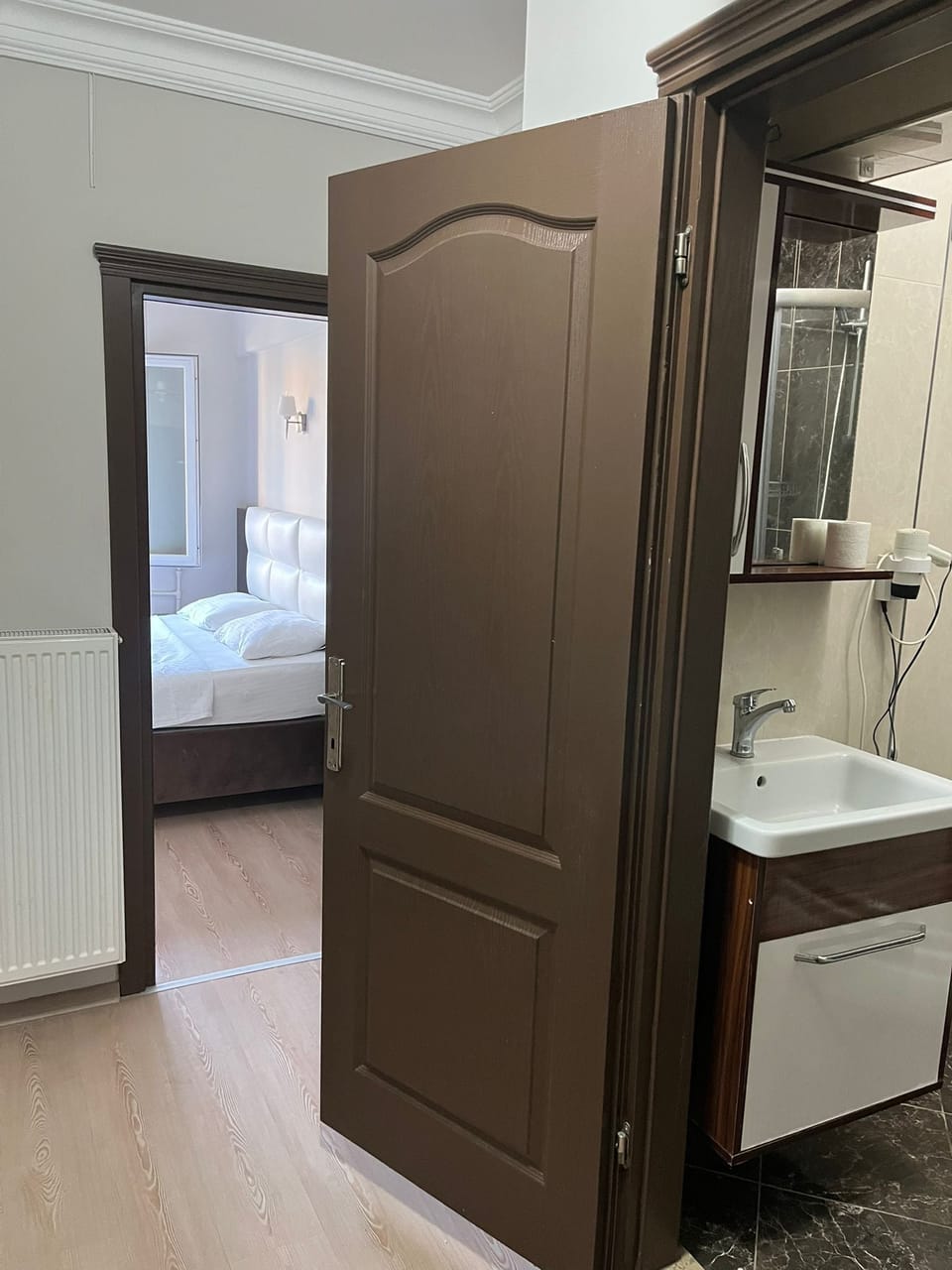 Economy Room | Bathroom | Shower, free toiletries, hair dryer, slippers