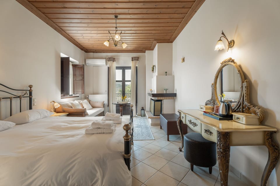 Superior Triple Room, Garden View | Iron/ironing board, free WiFi, bed sheets