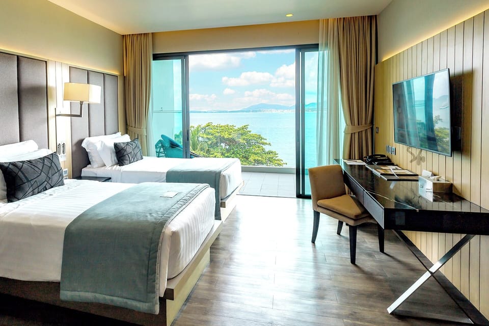 Premier Twin Room, Sea View | Premium bedding, minibar, in-room safe, individually furnished