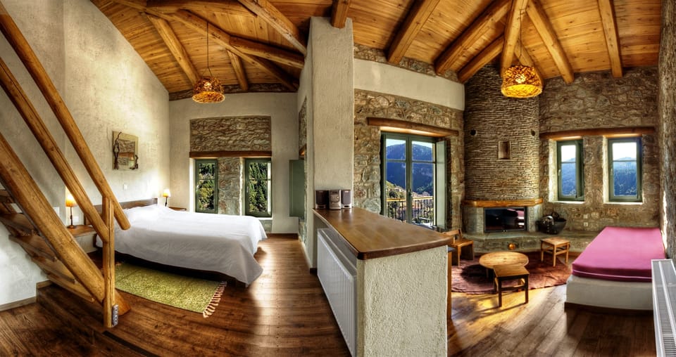 Deluxe Triple Room (History) | Premium bedding, minibar, individually furnished, desk