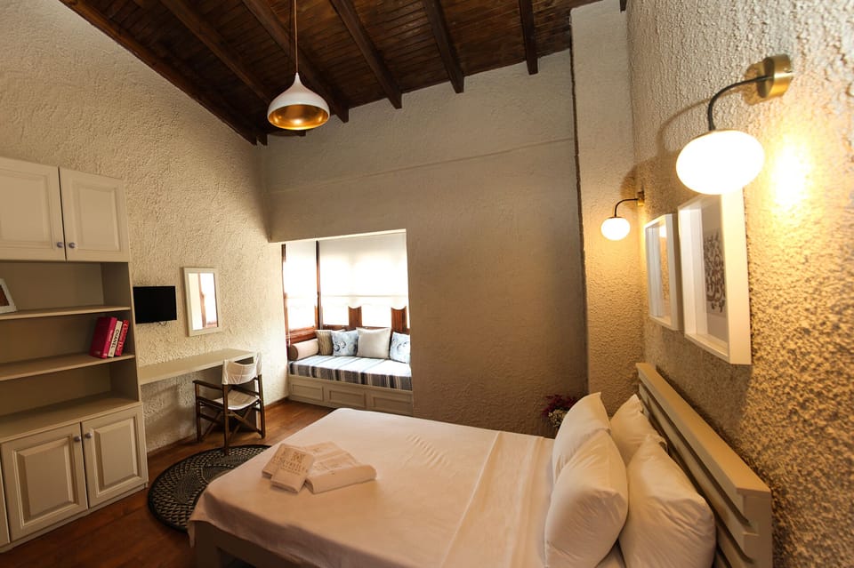Deluxe Room | Premium bedding, soundproofing, WiFi (free), bed sheets
