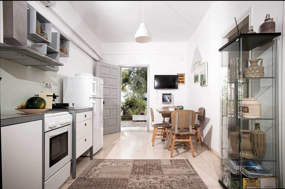 Apartment, Sea View (Pearl) | Private kitchen | Stovetop, espresso maker, coffee/tea maker, electric kettle