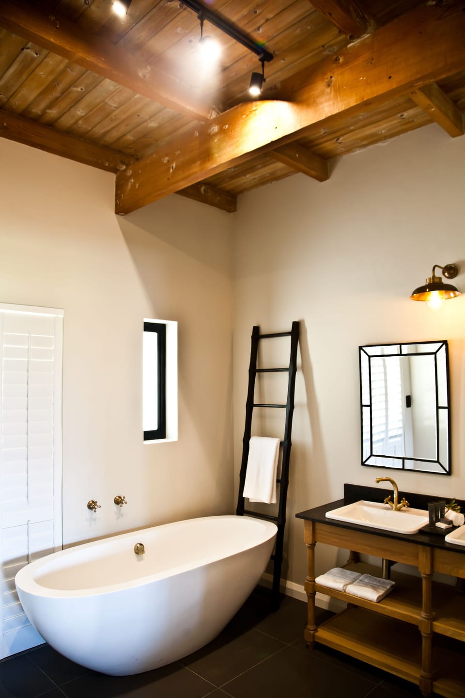 Separate tub and shower, deep soaking tub, free toiletries, hair dryer