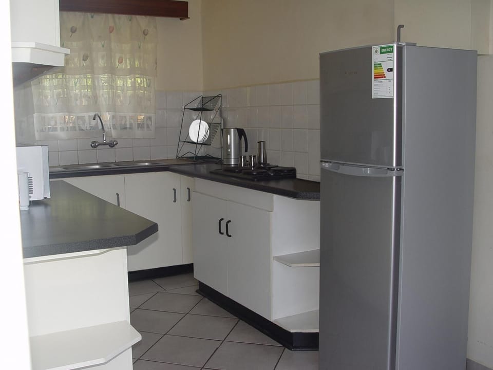 Family Unit | Private kitchen | Fridge, microwave