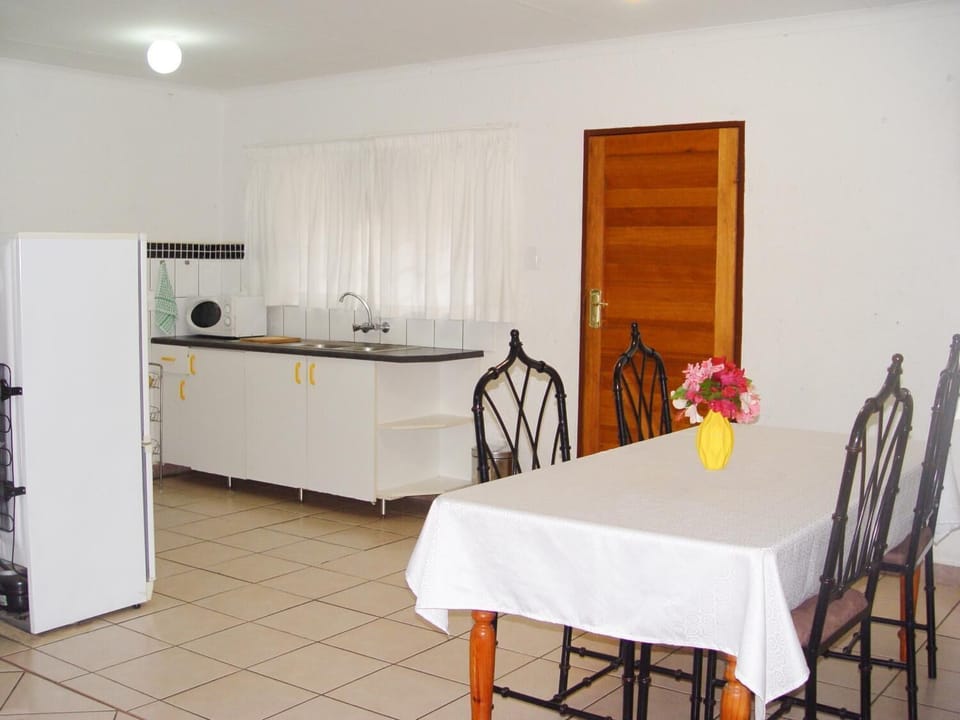Luxury Chalet | Private kitchen | Fridge, microwave